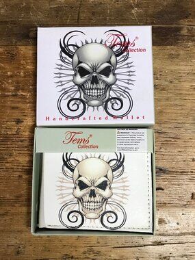 Tems Collection Skull Print Bi Fold Leather Wallet
